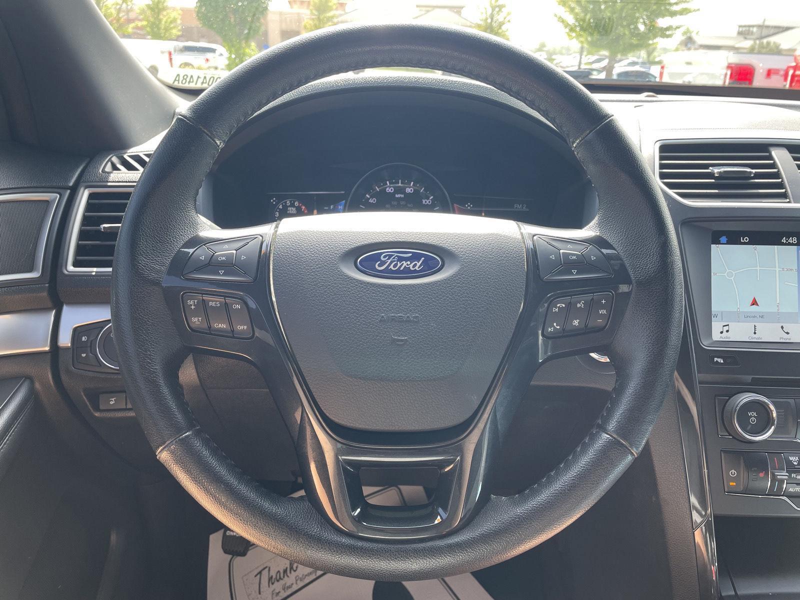Vehicle photo 12