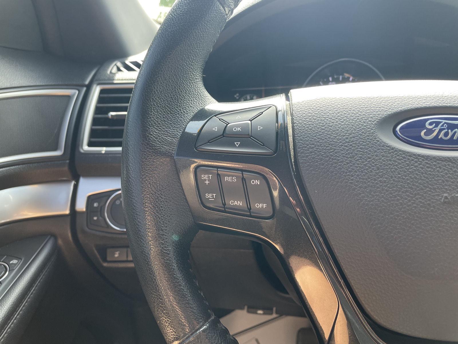 Vehicle photo 13