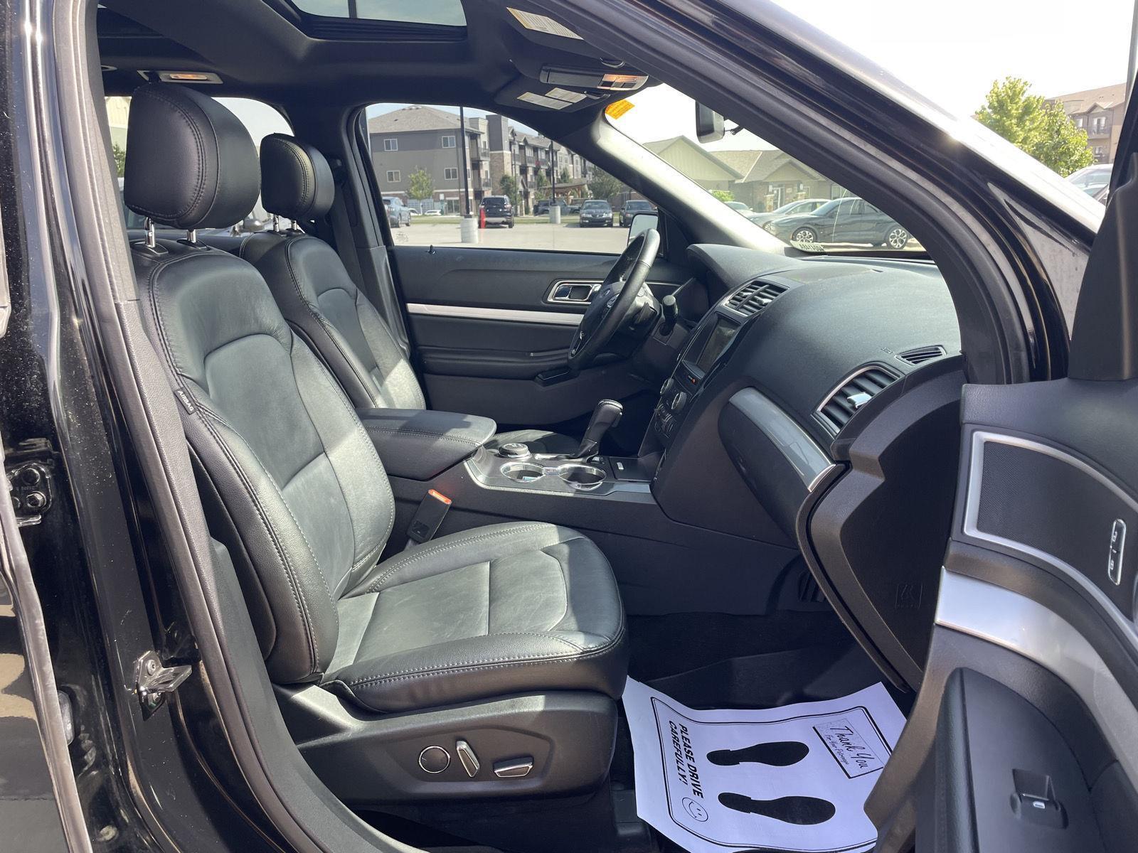 Vehicle photo 19