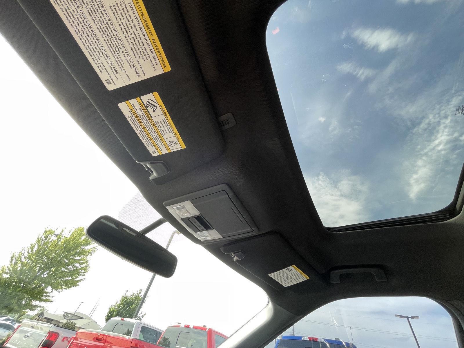 Vehicle photo 21