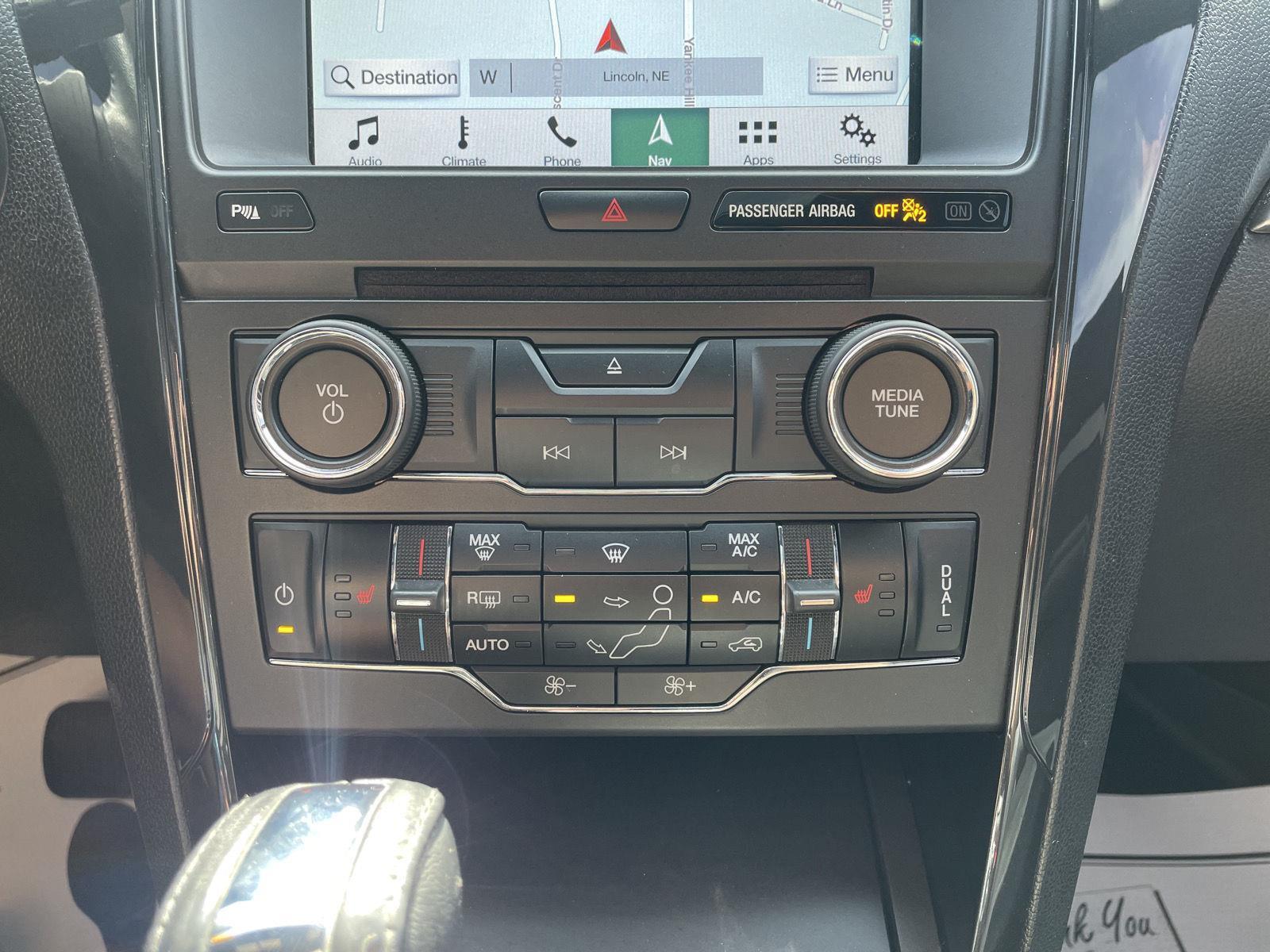 Vehicle photo 27