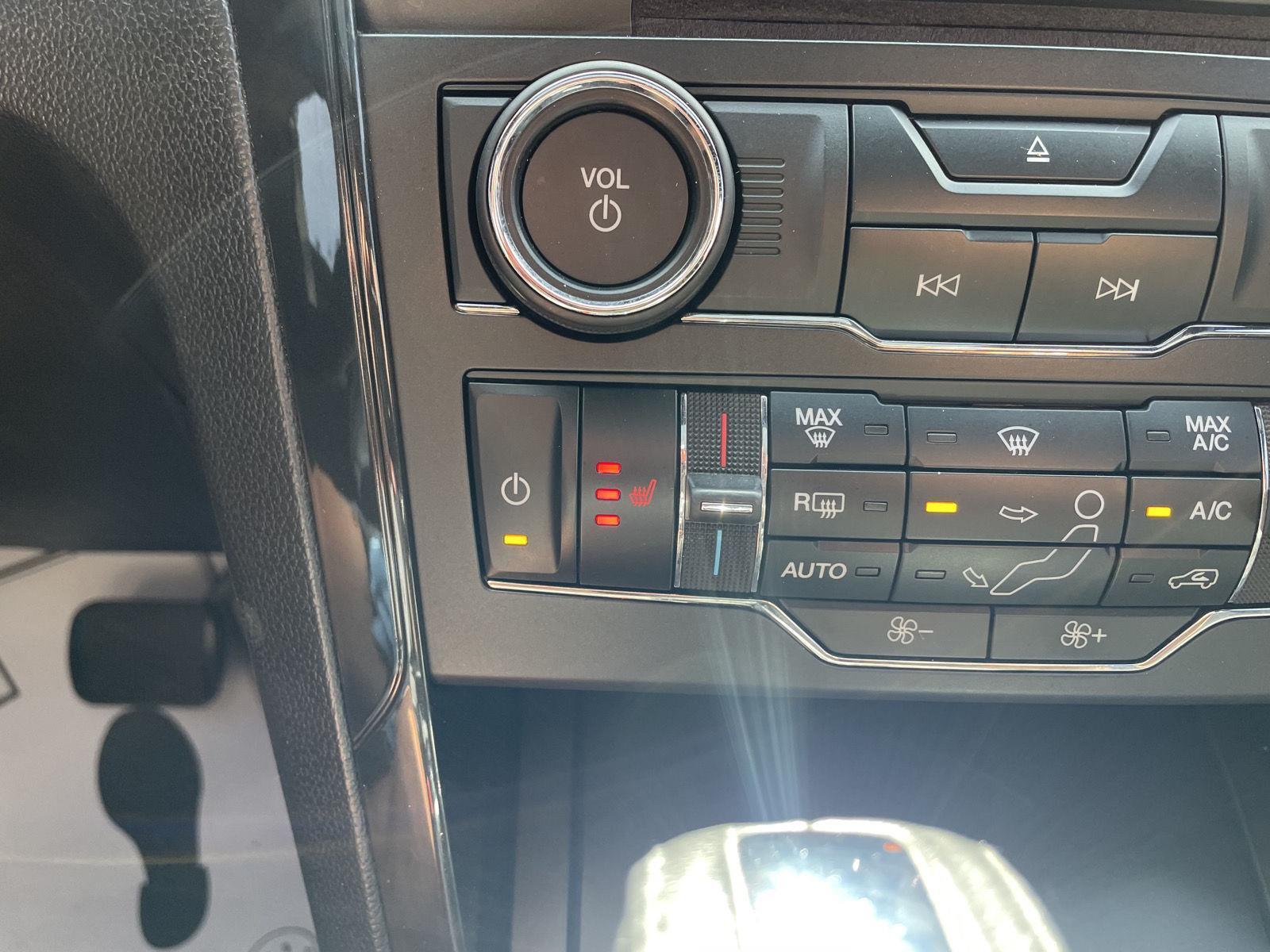 Vehicle photo 28