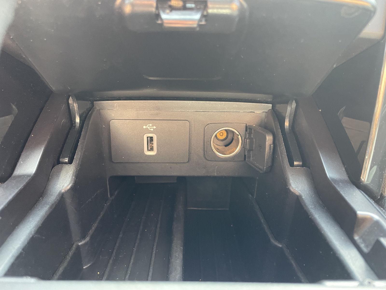 Vehicle photo 30