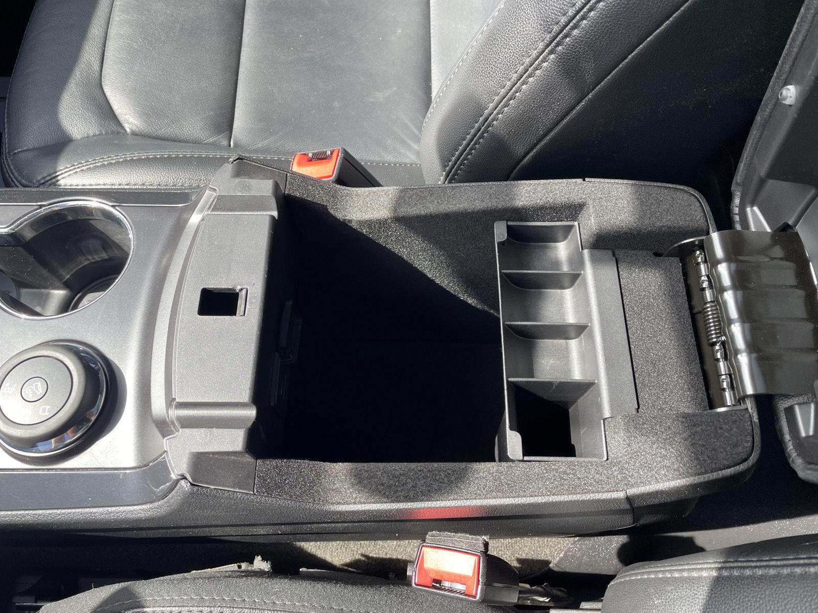 Vehicle photo 33