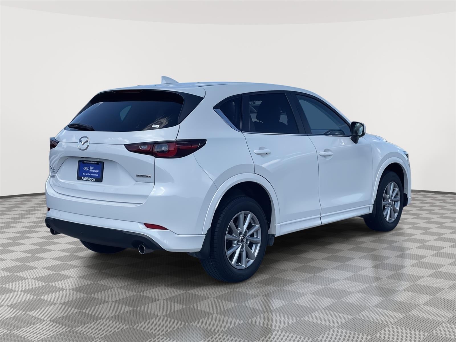 Vehicle photo 7