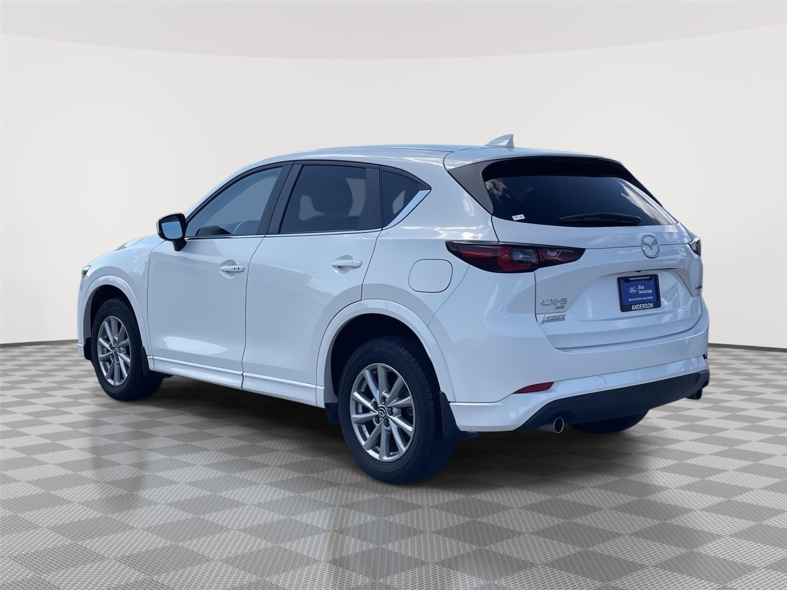 Vehicle photo 9