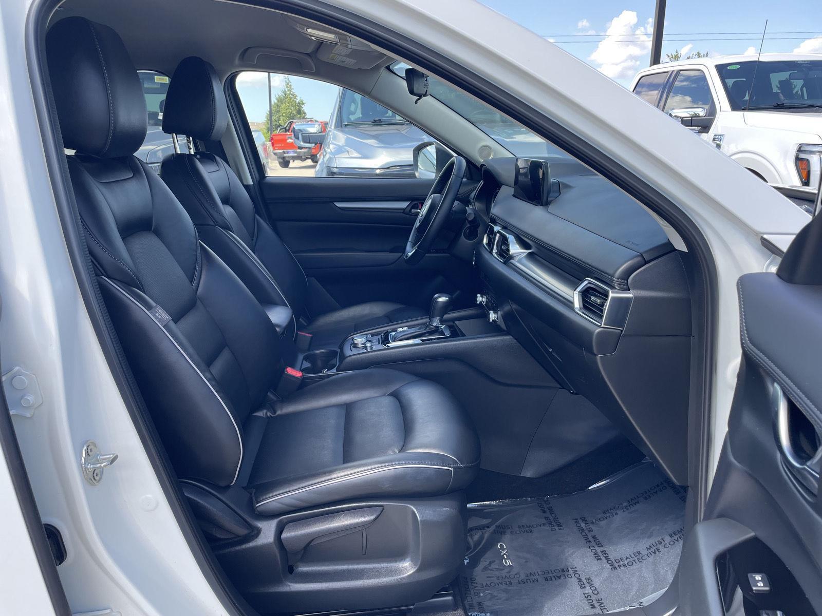 Vehicle photo 19