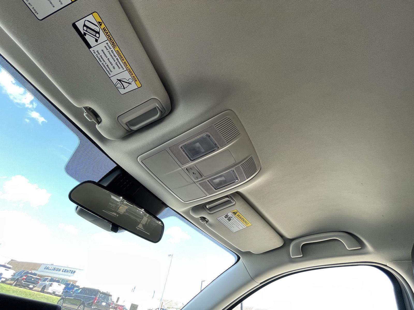 Vehicle photo 21
