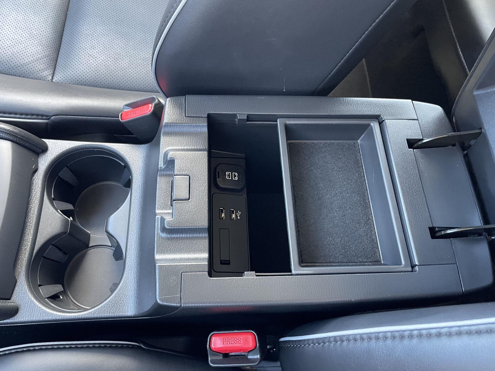 Vehicle photo 29