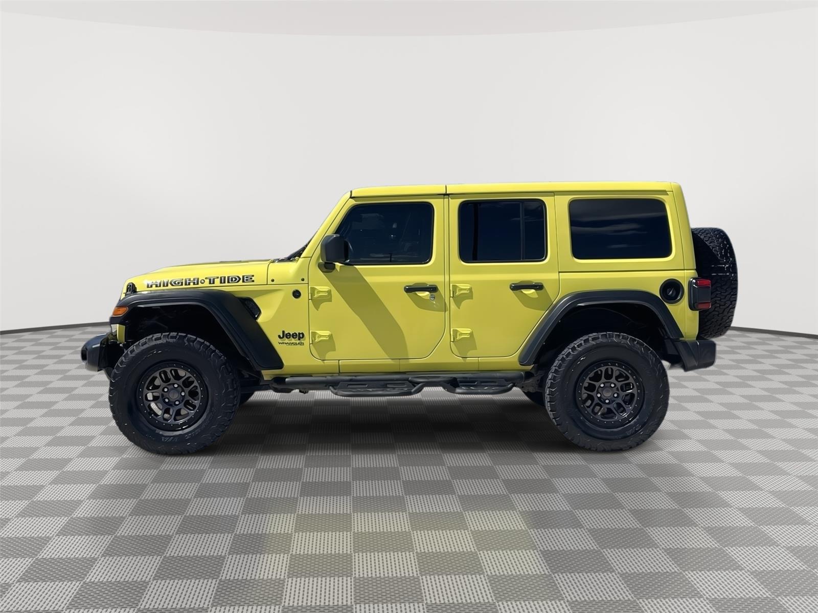 Vehicle photo 2