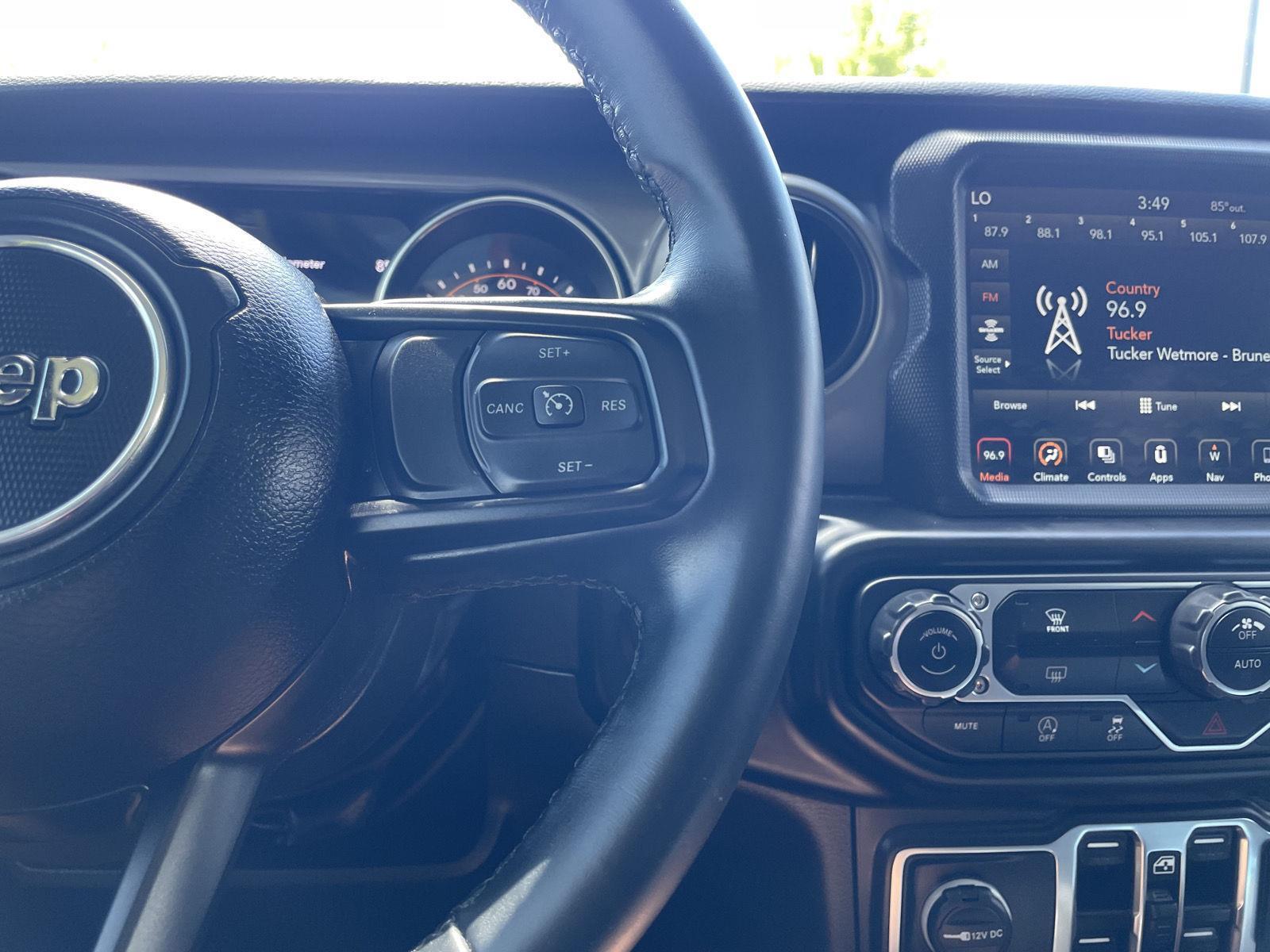 Vehicle photo 13