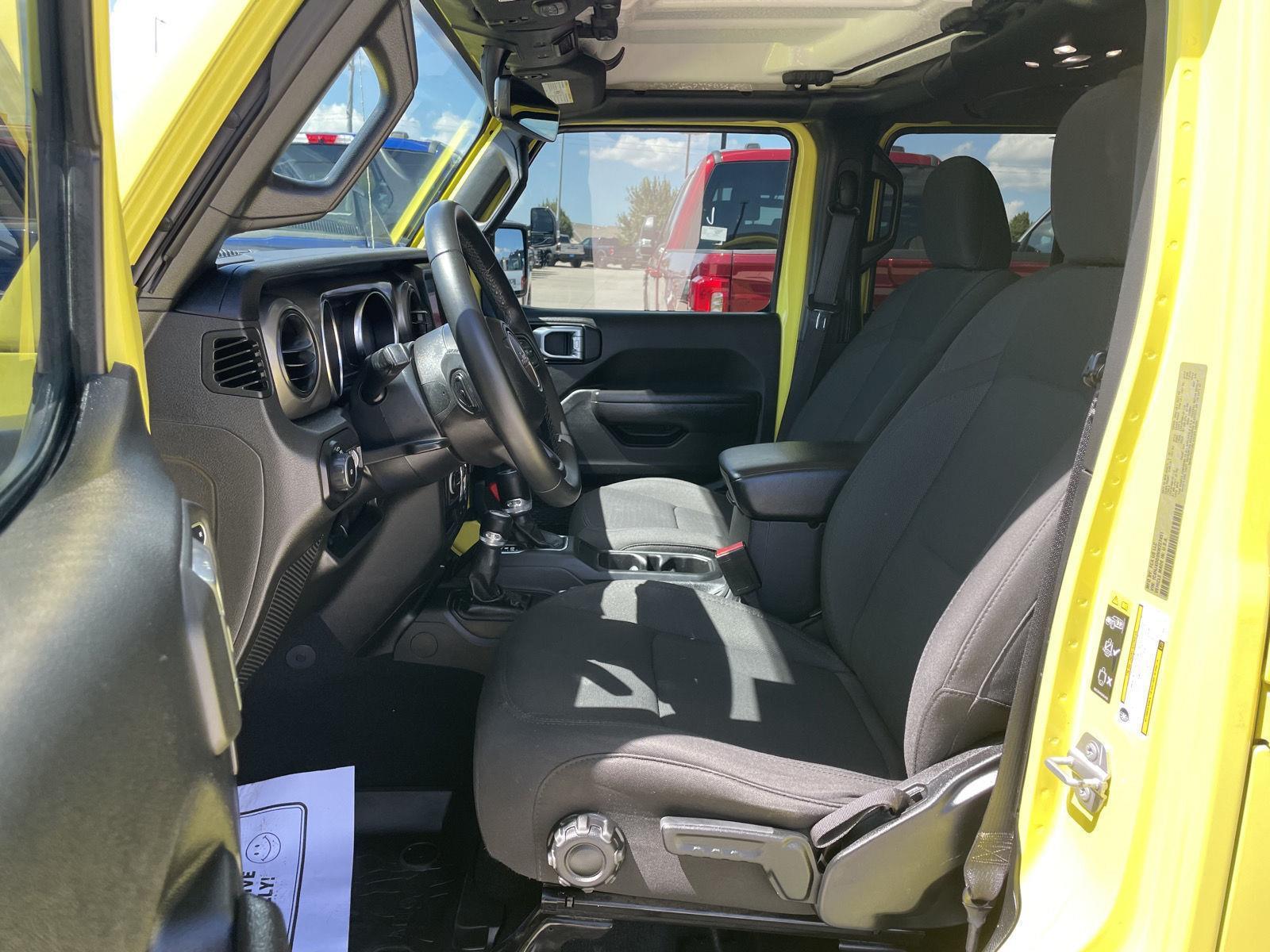 Vehicle photo 15