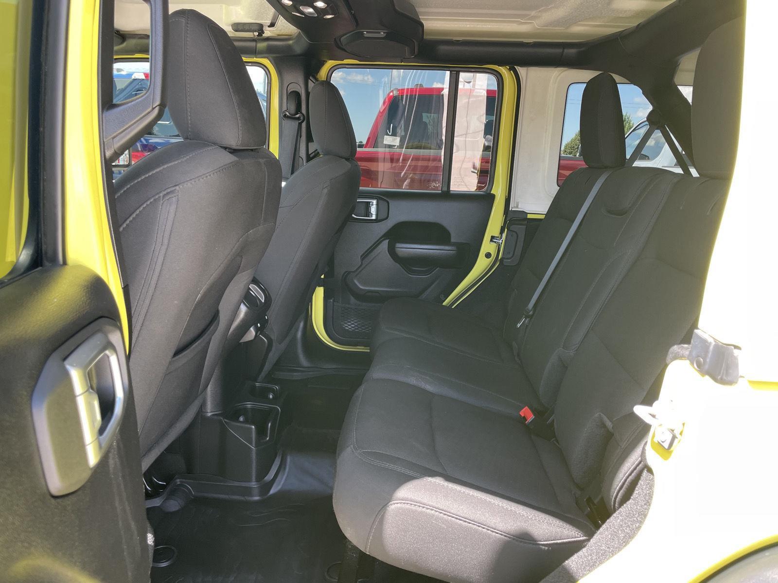 Vehicle photo 18