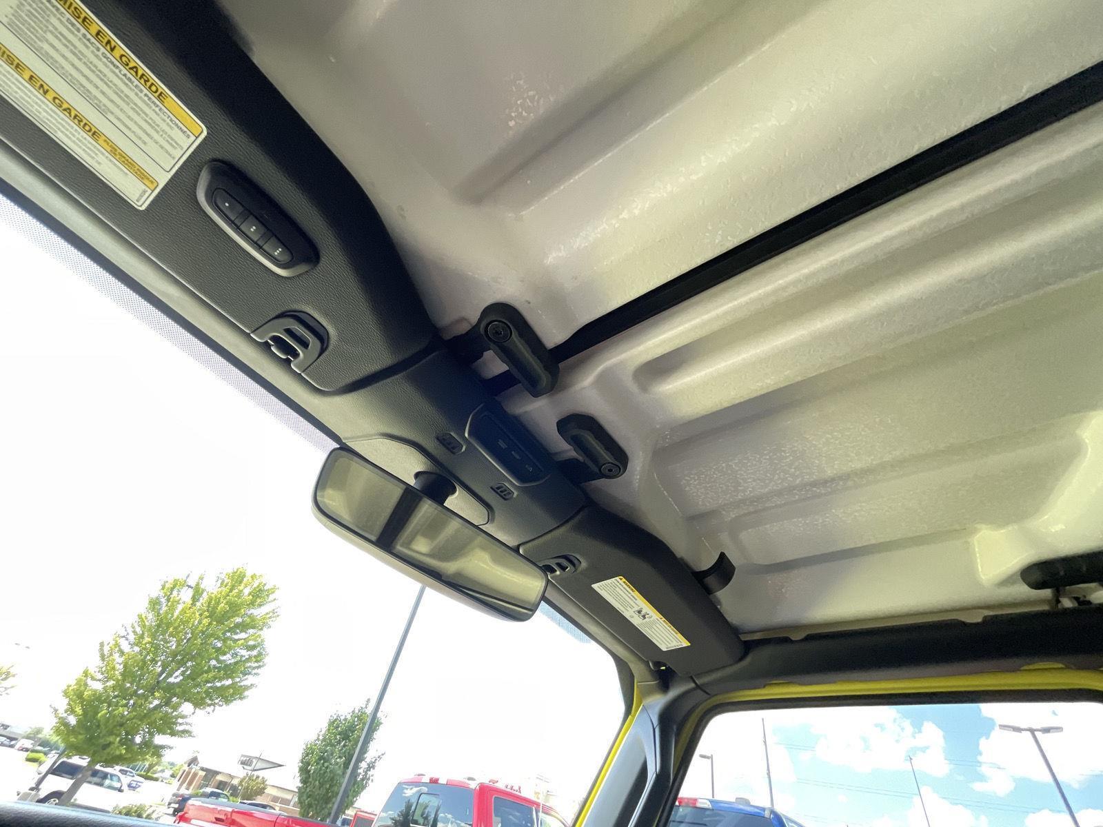 Vehicle photo 19