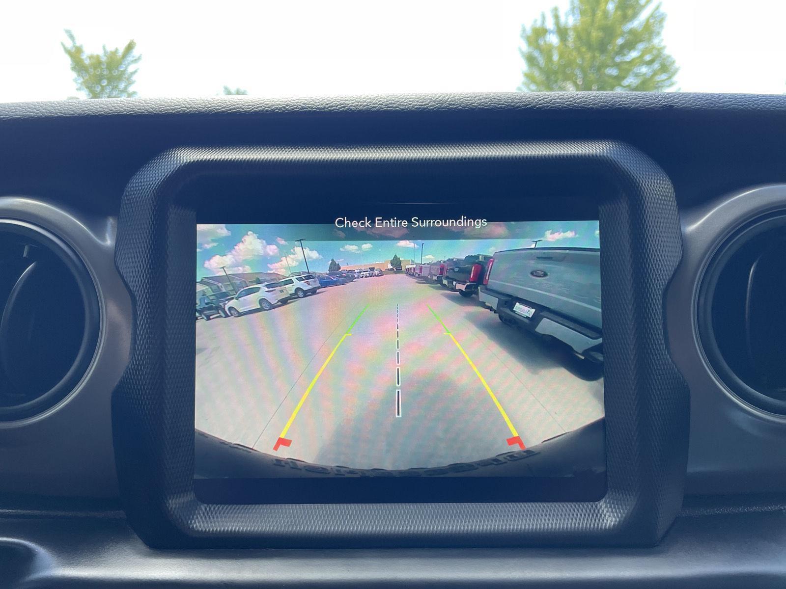 Vehicle photo 21