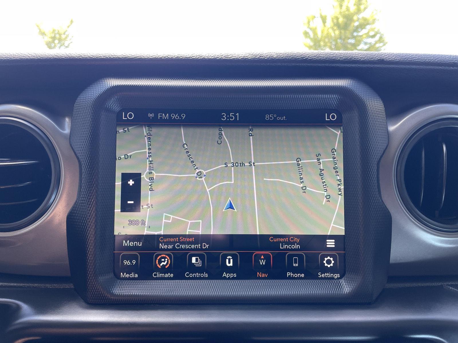 Vehicle photo 22