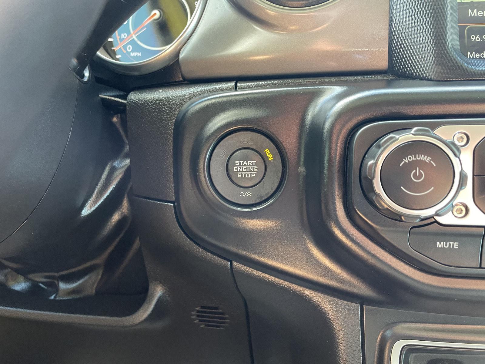 Vehicle photo 23