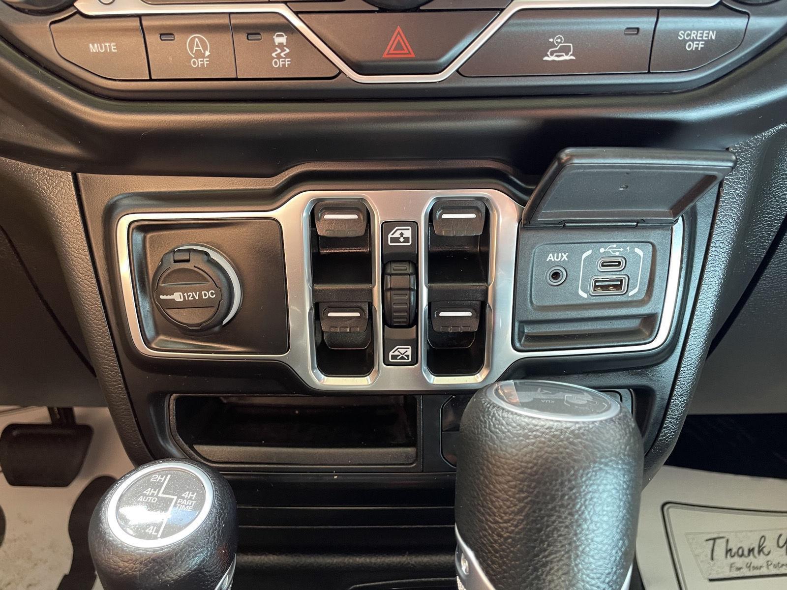 Vehicle photo 25