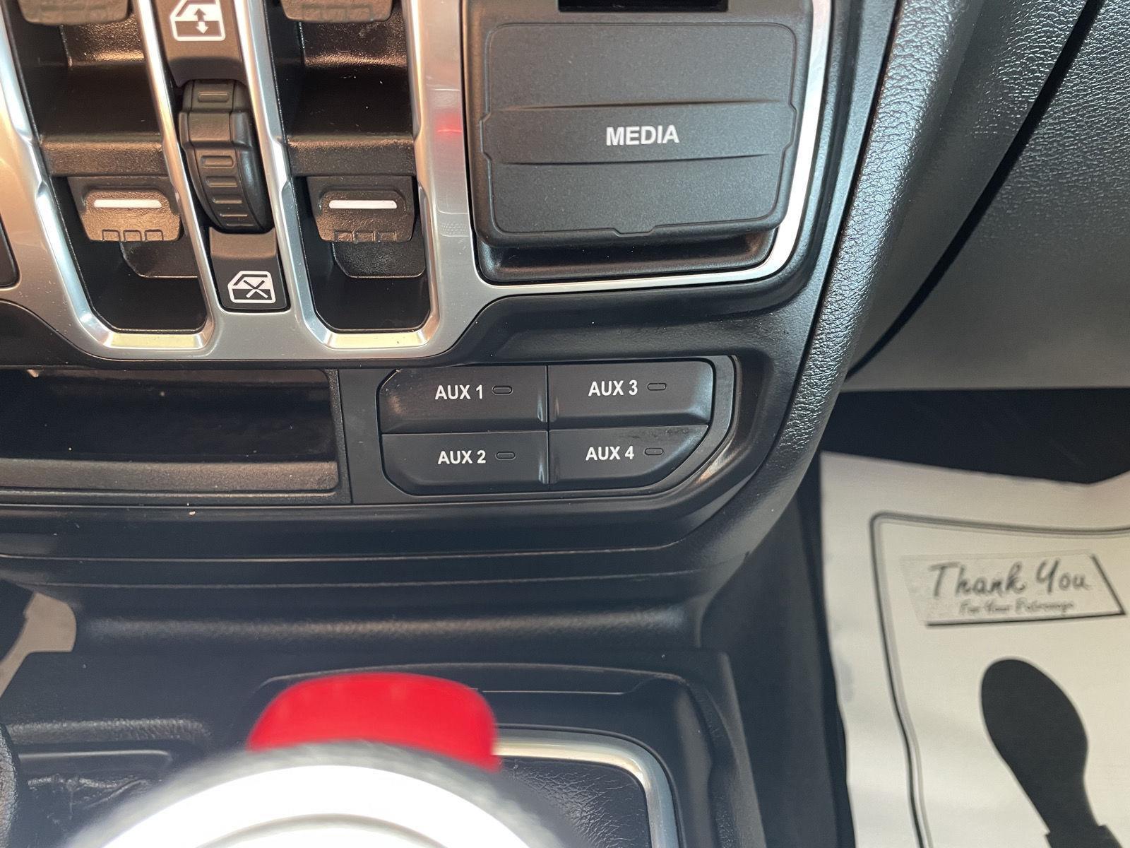 Vehicle photo 26