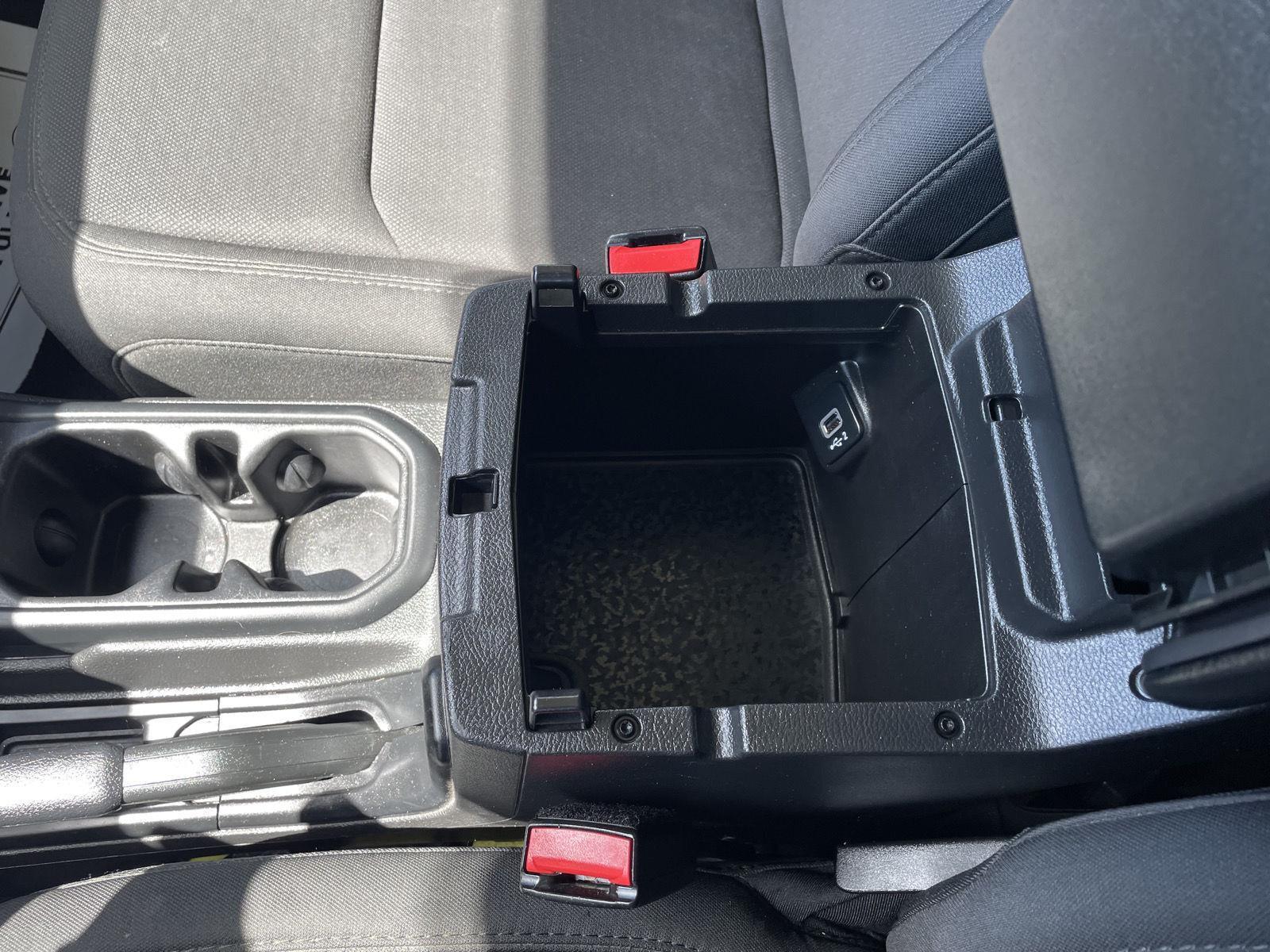 Vehicle photo 28