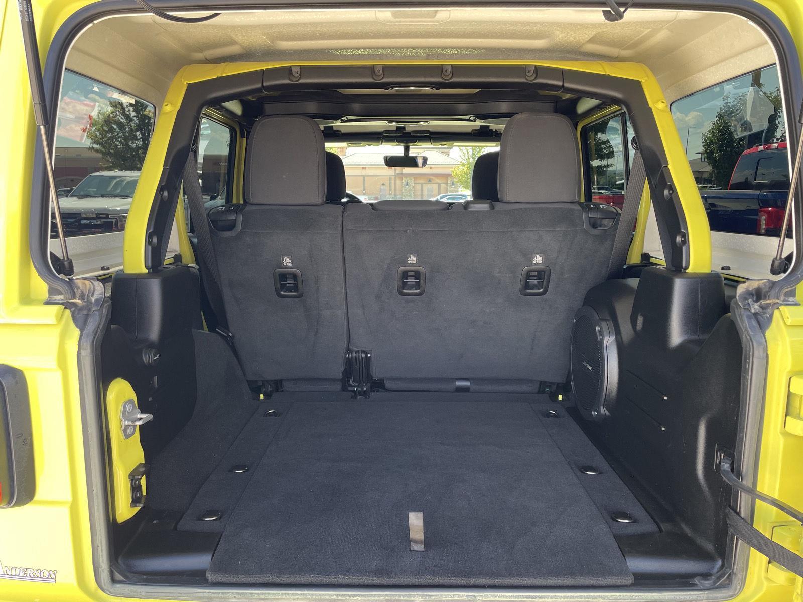 Vehicle photo 32