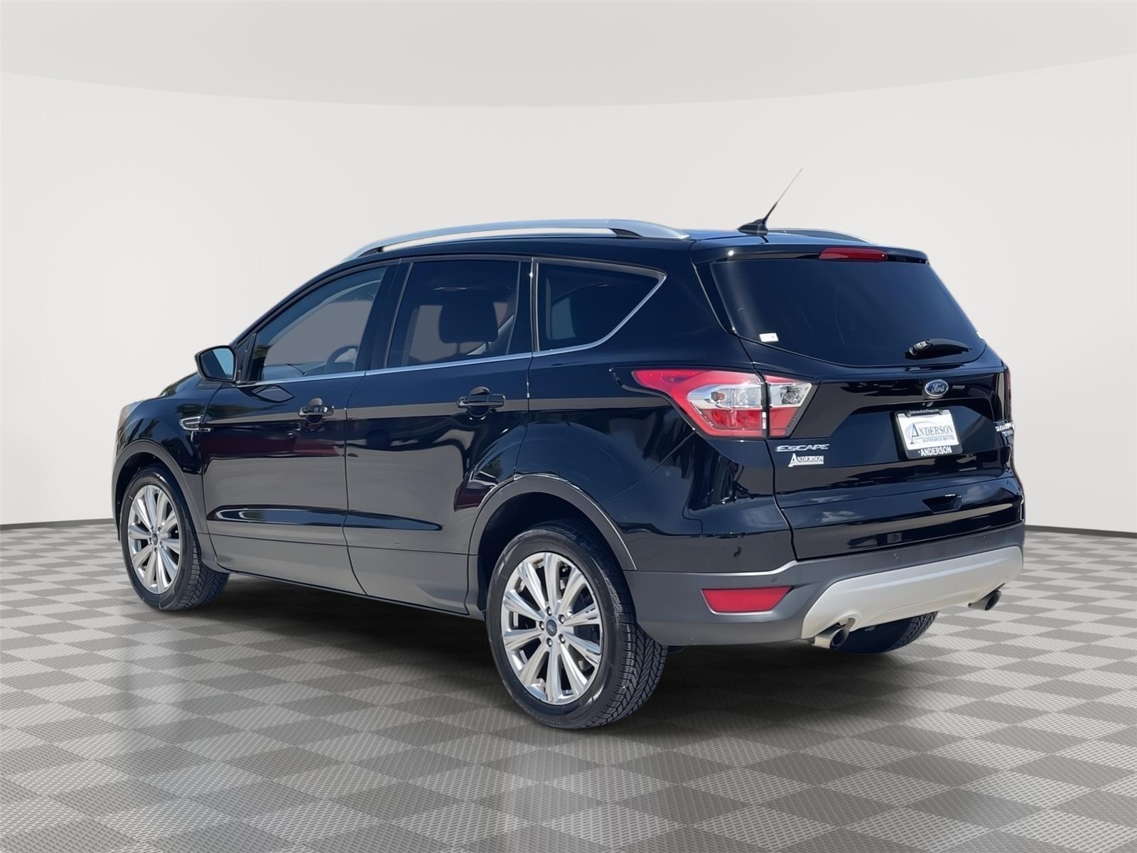 Vehicle photo 9