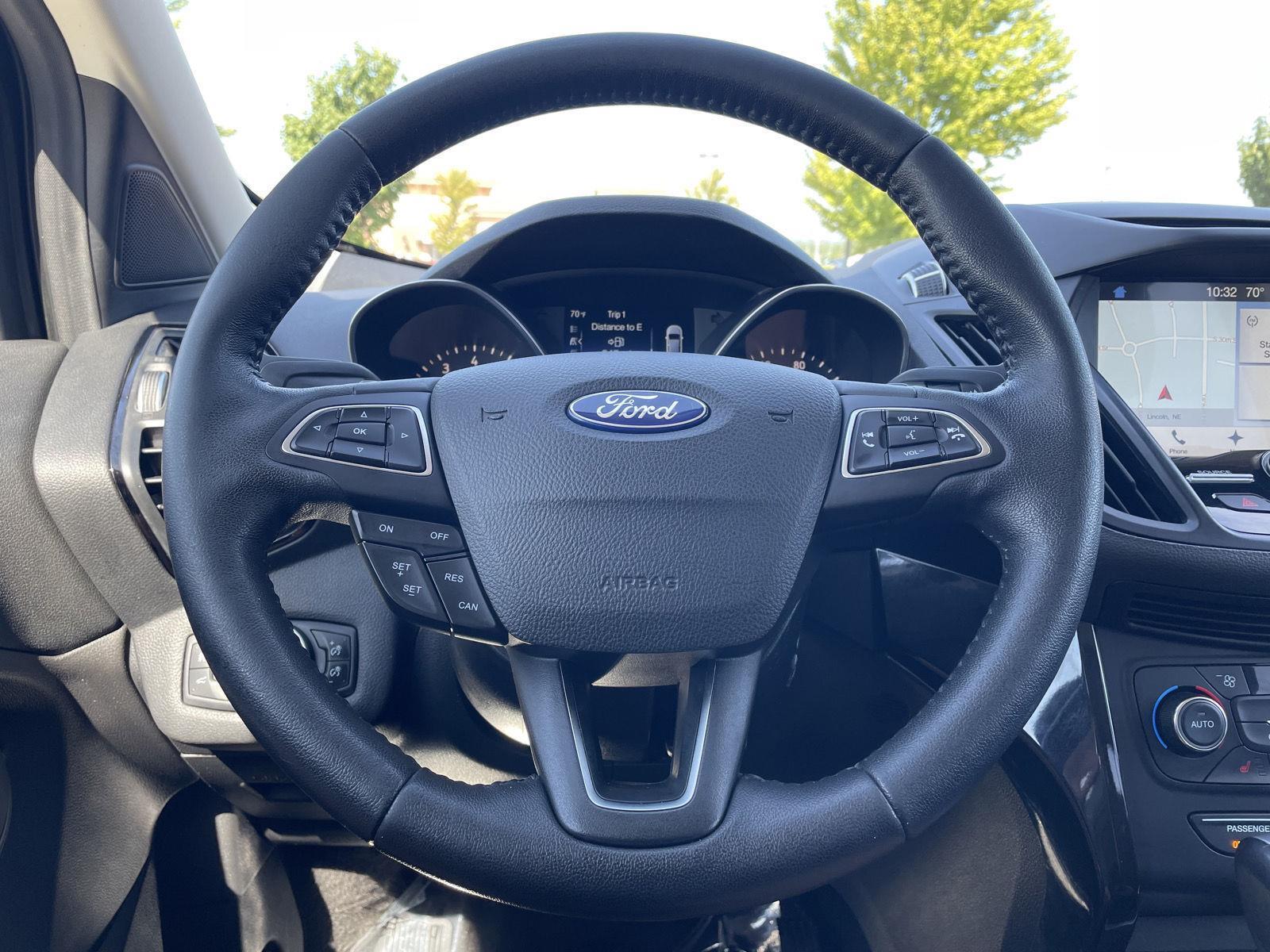 Vehicle photo 12