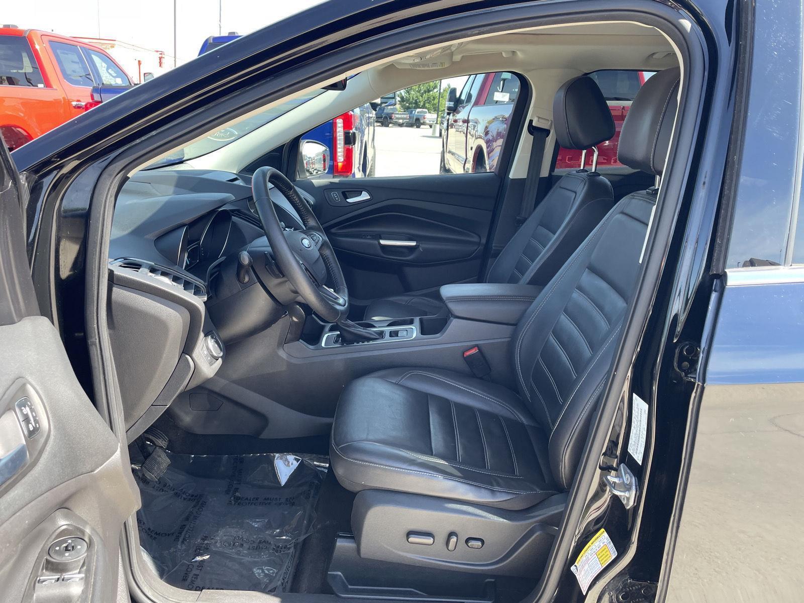 Vehicle photo 16