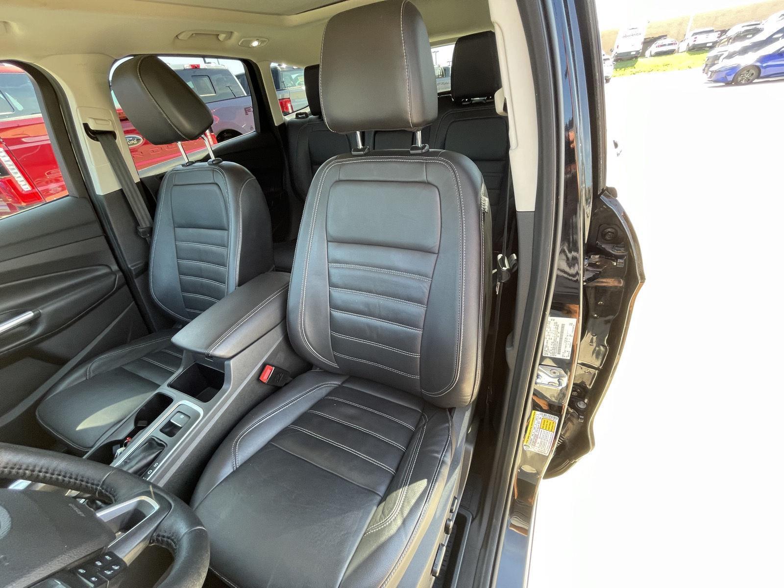 Vehicle photo 17