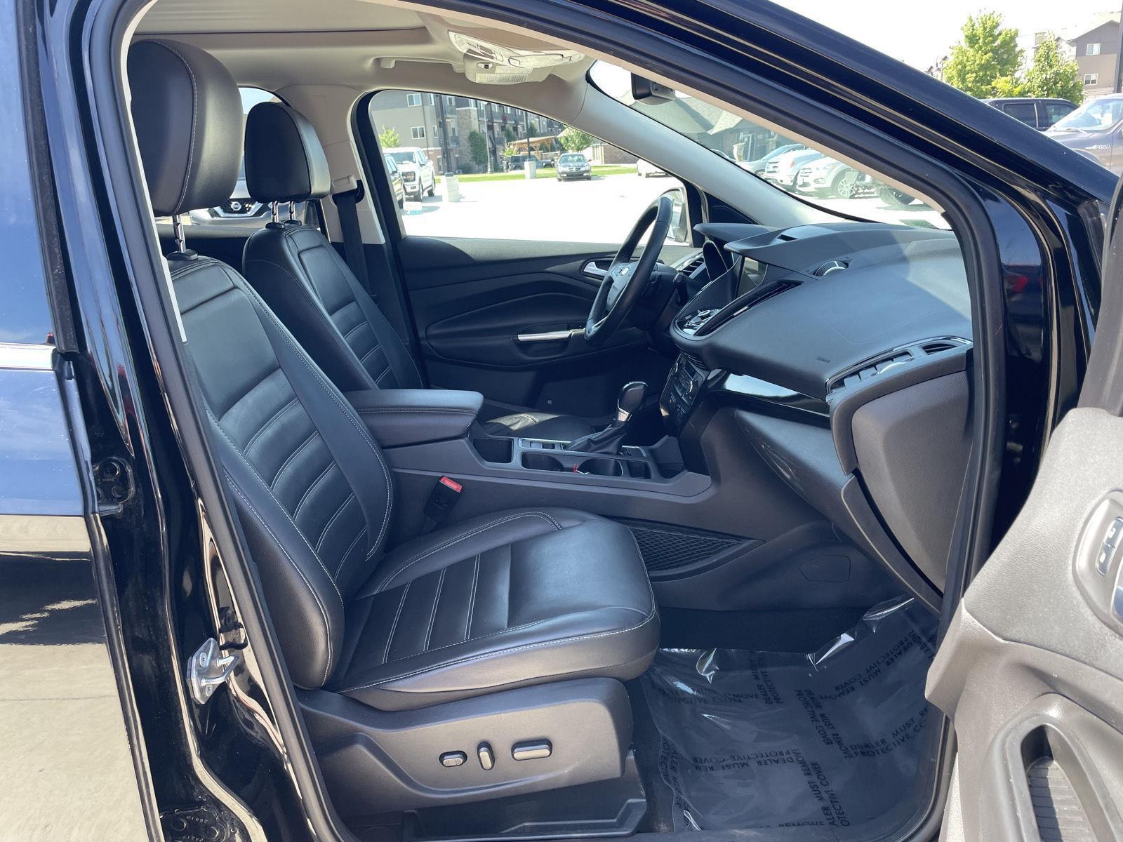 Vehicle photo 18