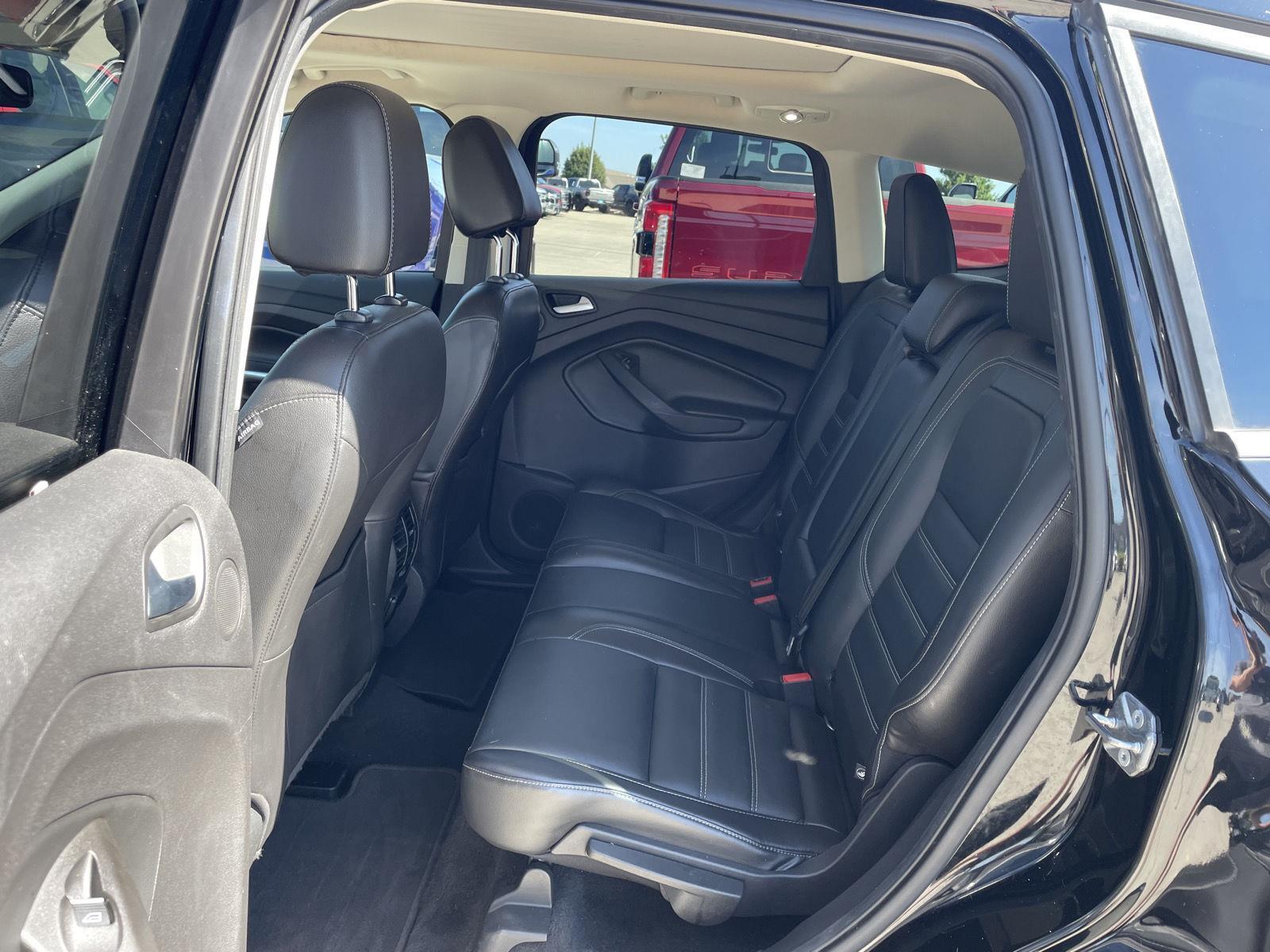 Vehicle photo 19