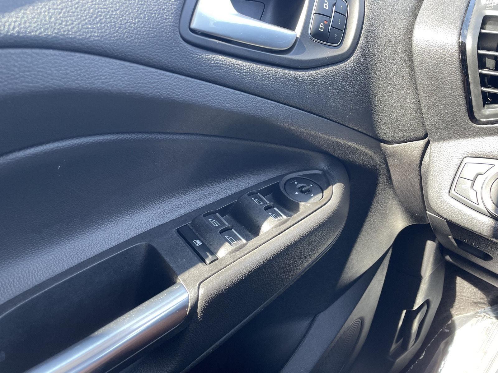 Vehicle photo 29
