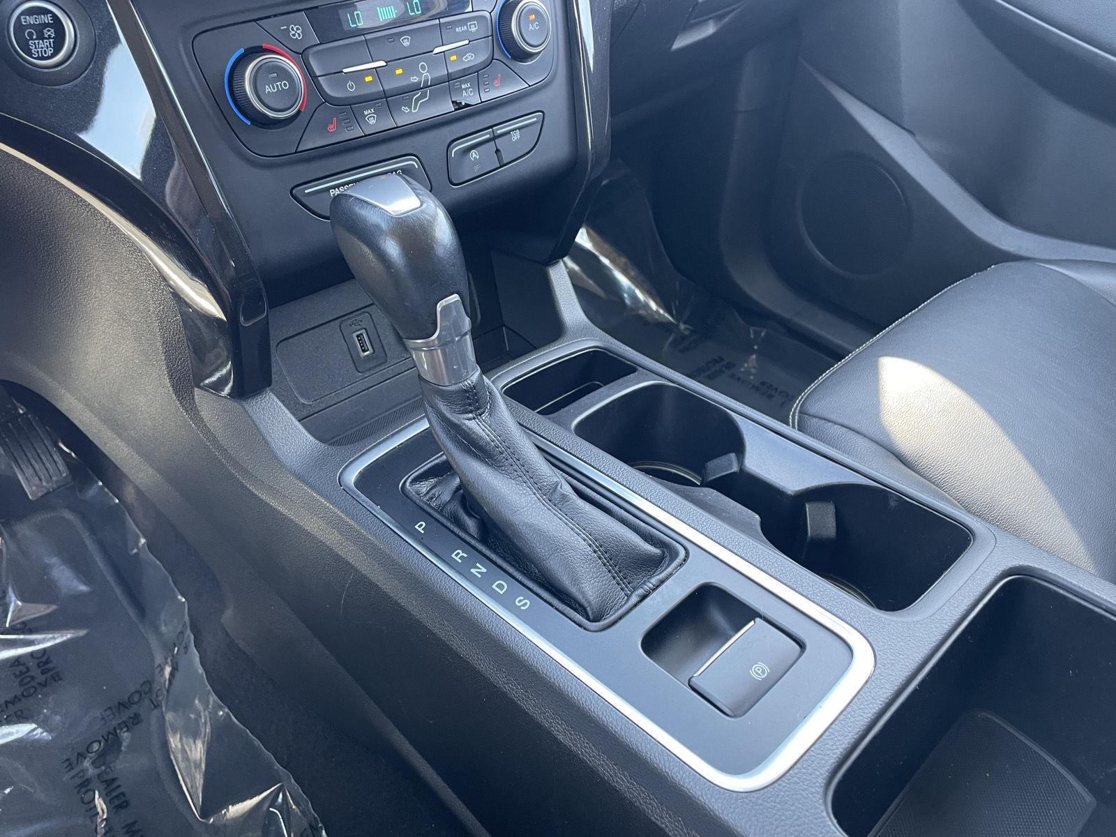 Vehicle photo 30
