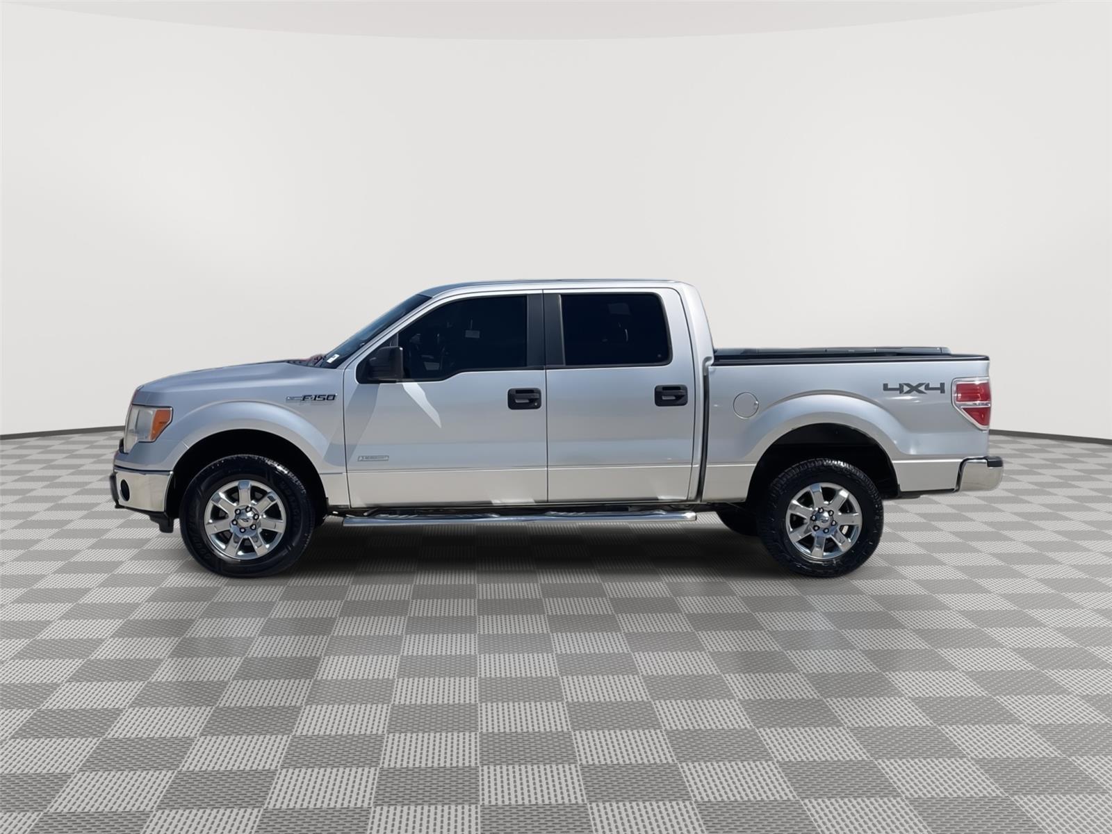 Vehicle photo 2