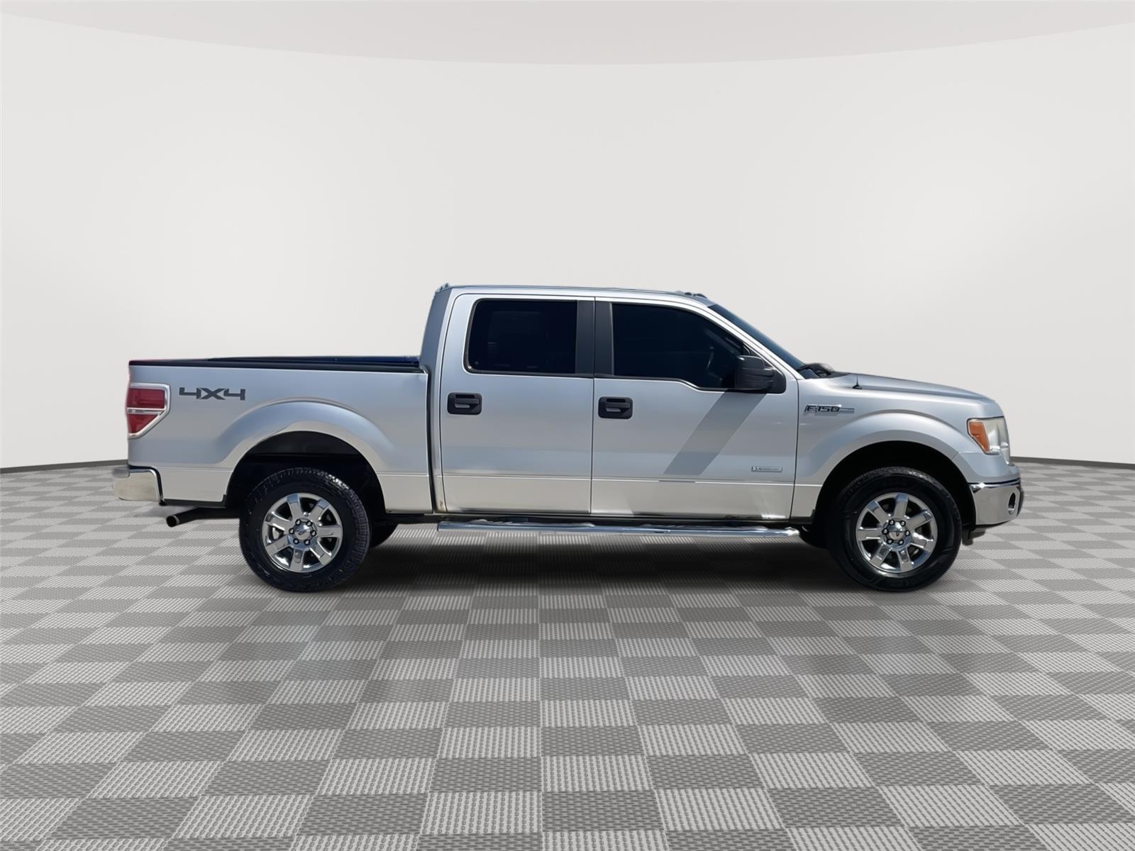 Vehicle photo 6