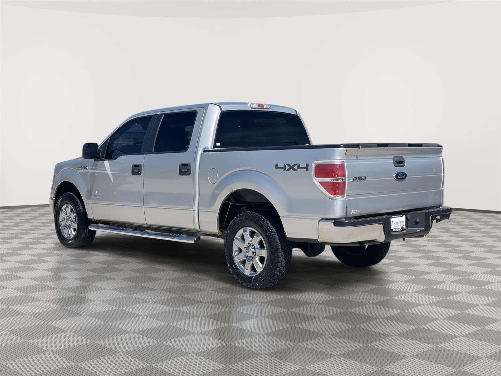 Vehicle photo 9