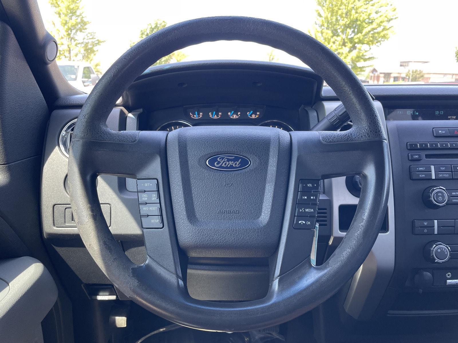 Vehicle photo 12