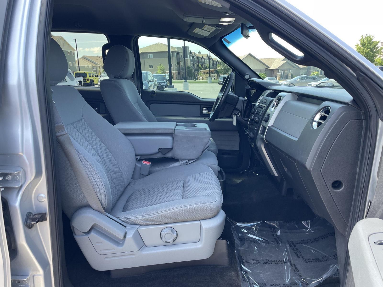 Vehicle photo 19