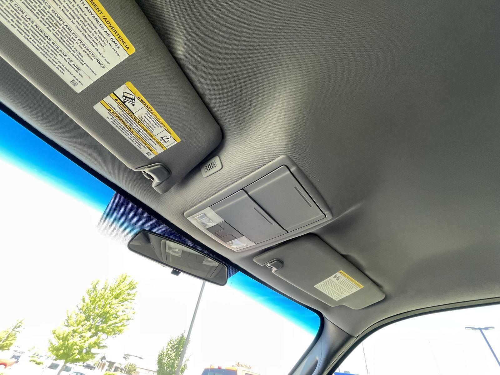 Vehicle photo 21