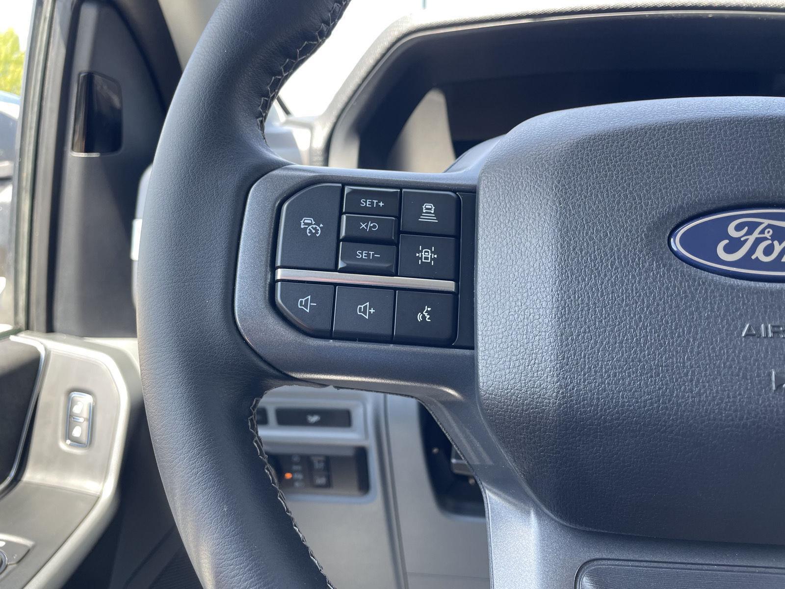 Vehicle photo 13