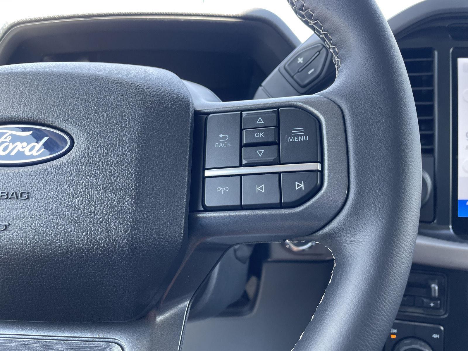 Vehicle photo 14