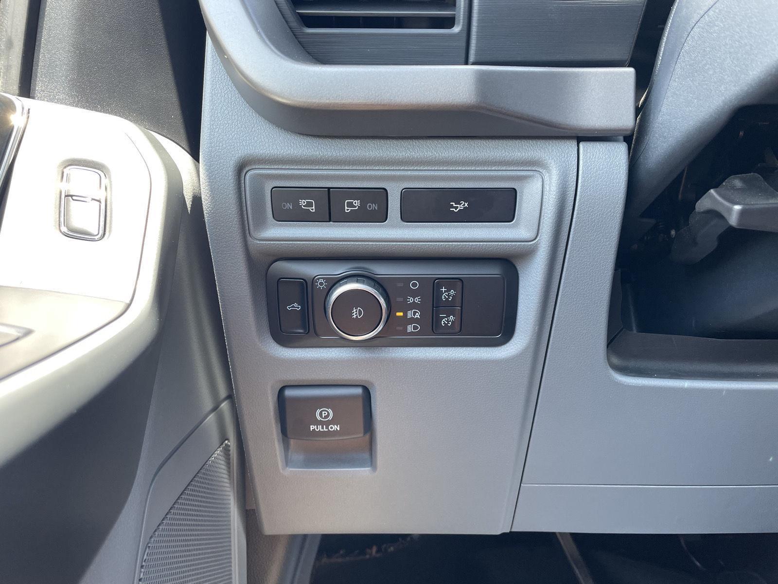 Vehicle photo 16