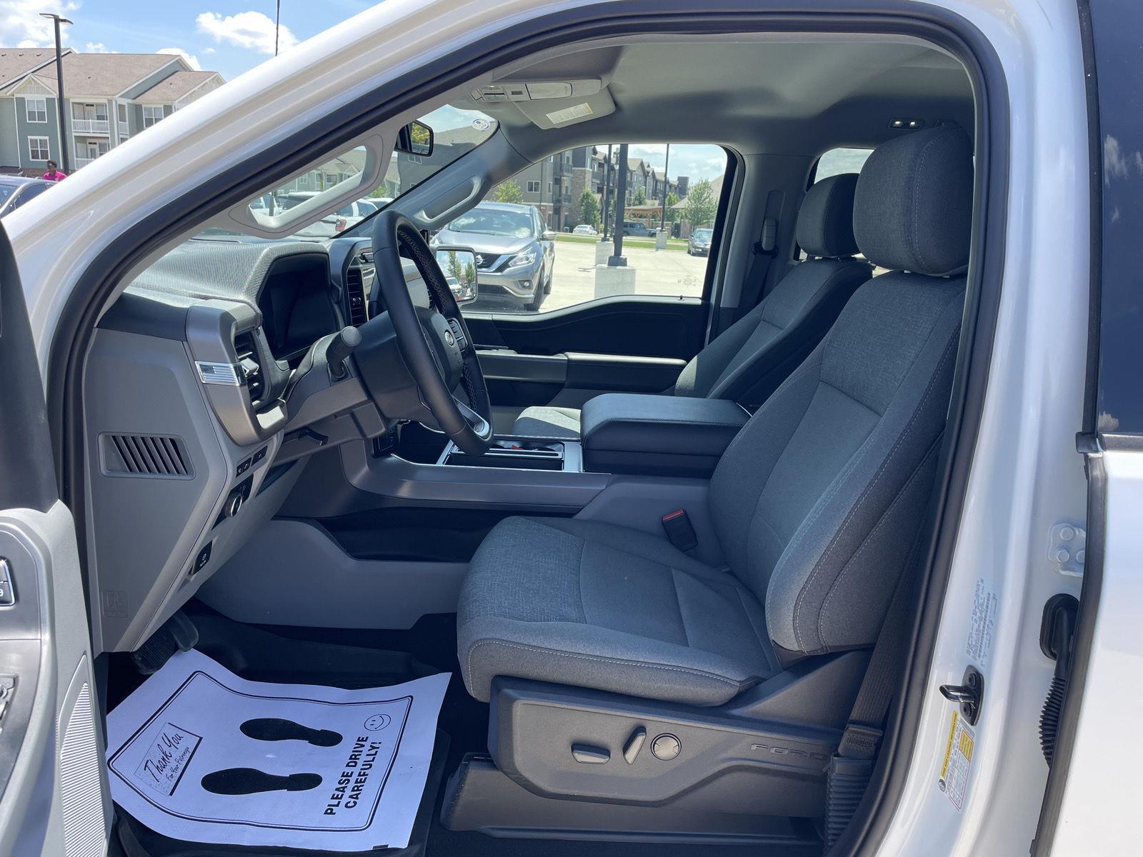 Vehicle photo 17