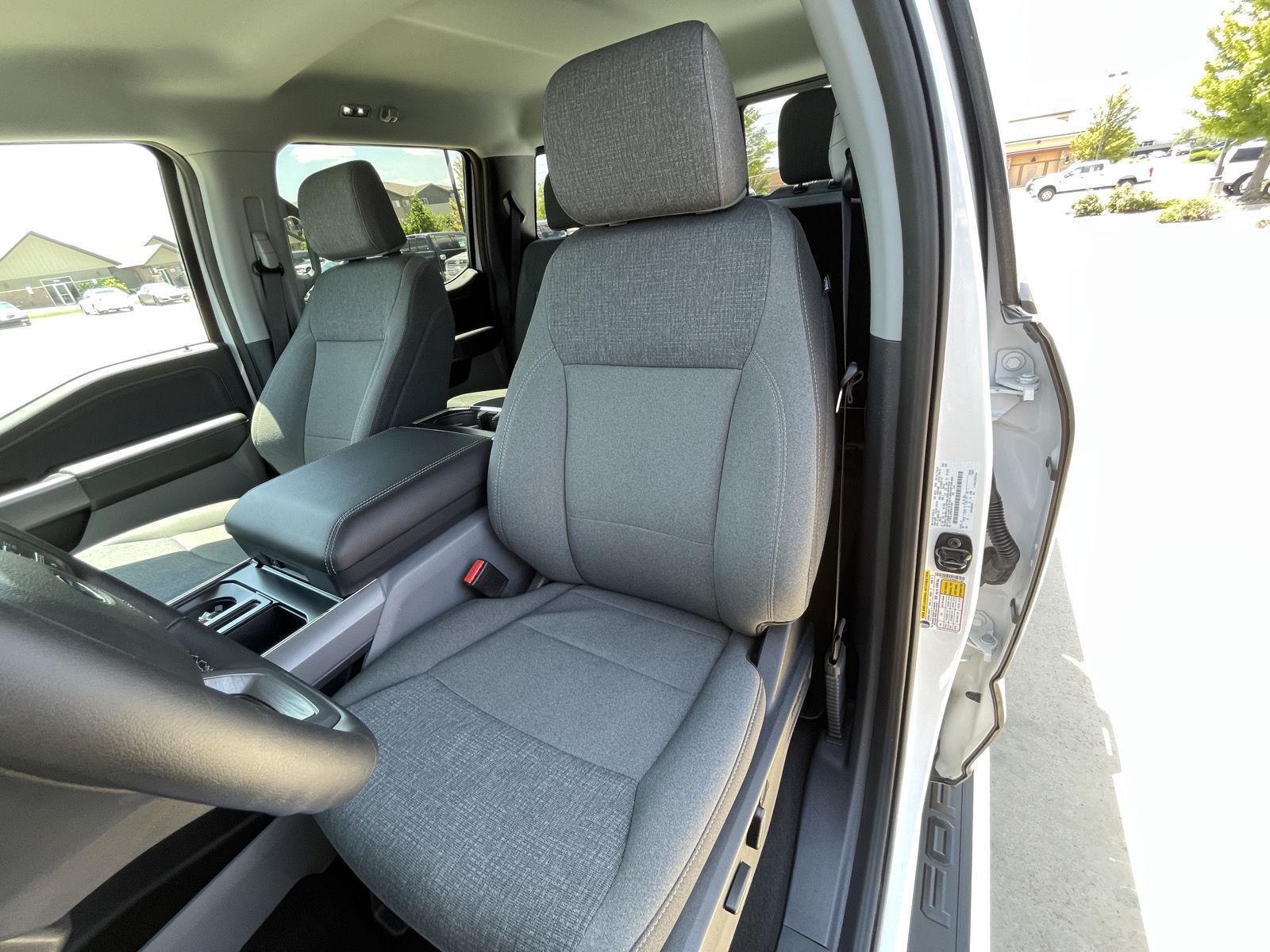 Vehicle photo 18