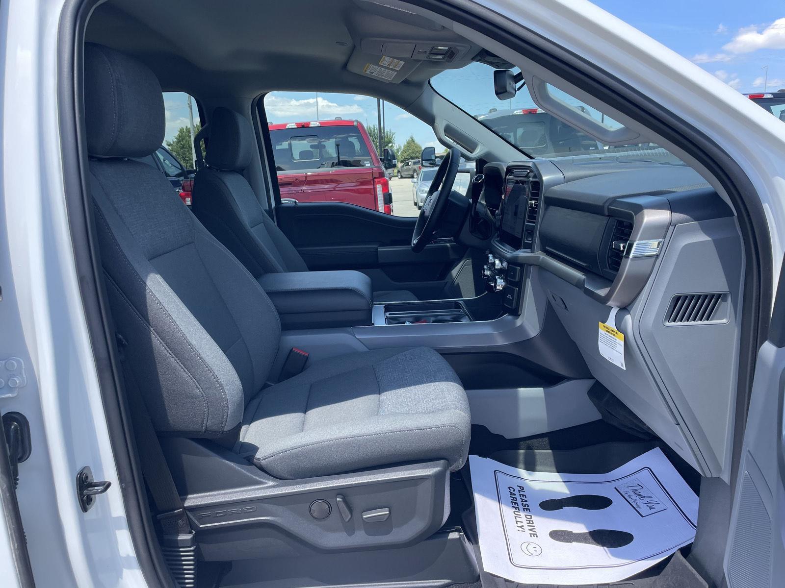 Vehicle photo 19