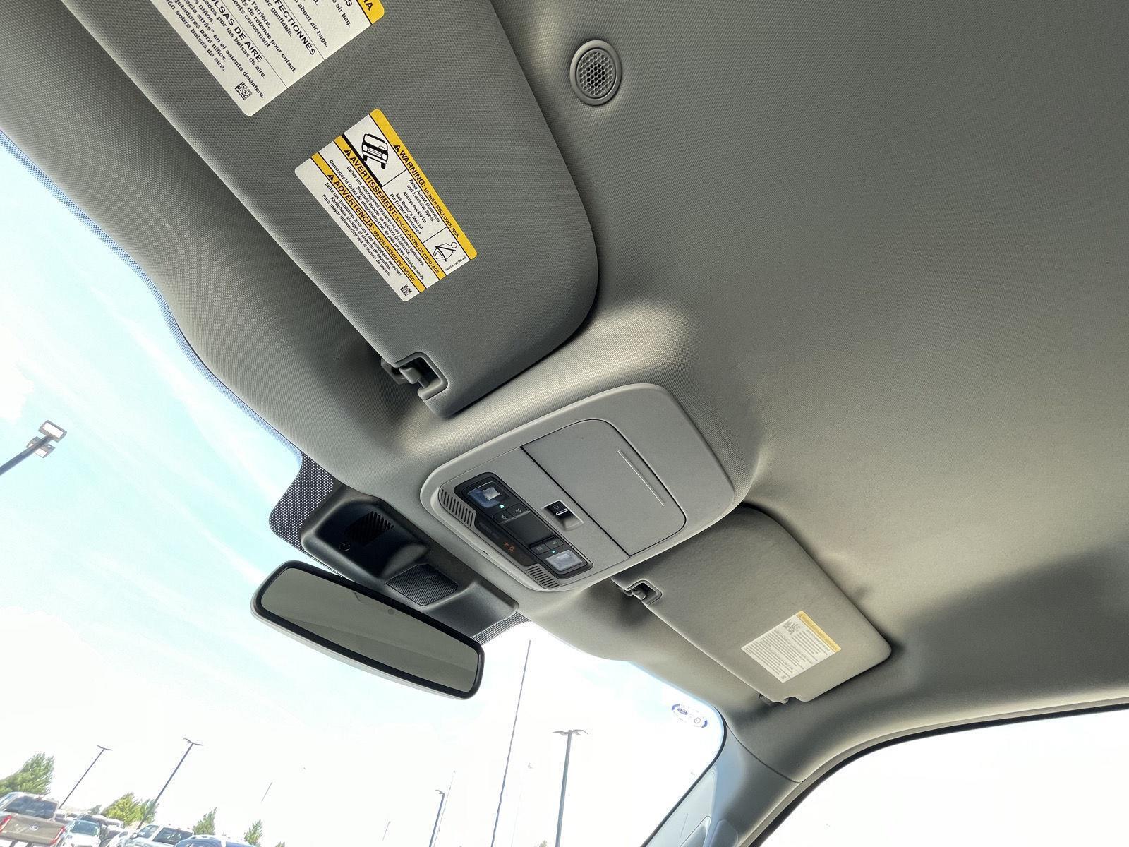 Vehicle photo 21