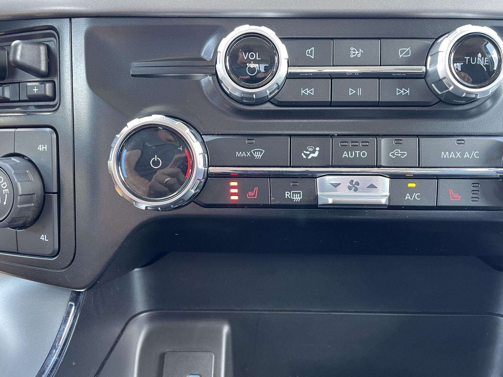 Vehicle photo 28