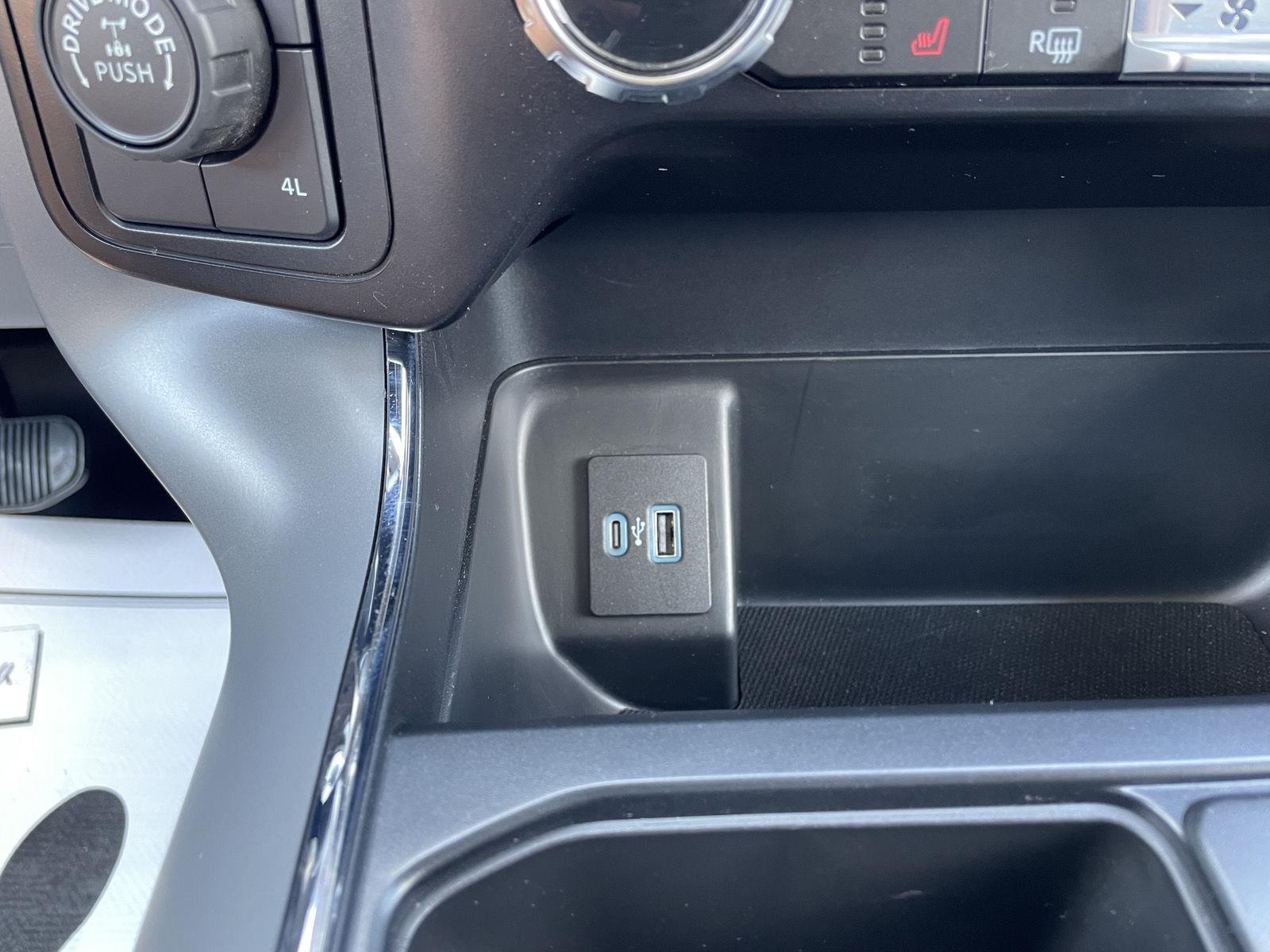 Vehicle photo 29