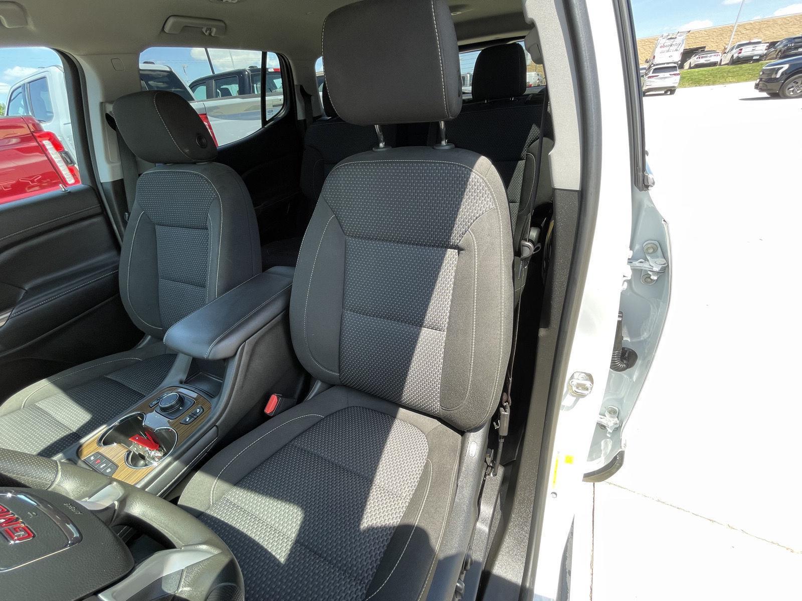 Vehicle photo 17