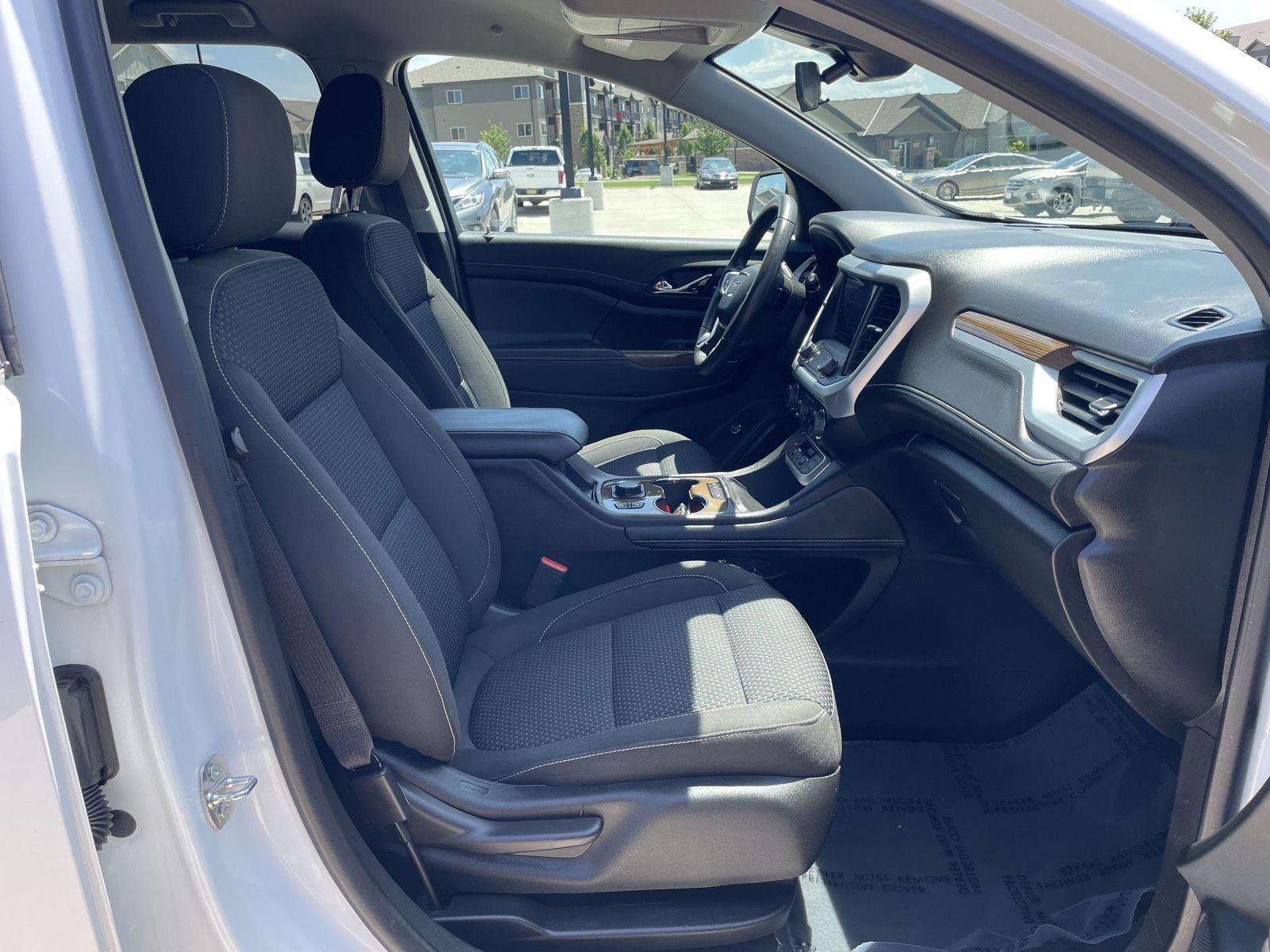 Vehicle photo 18